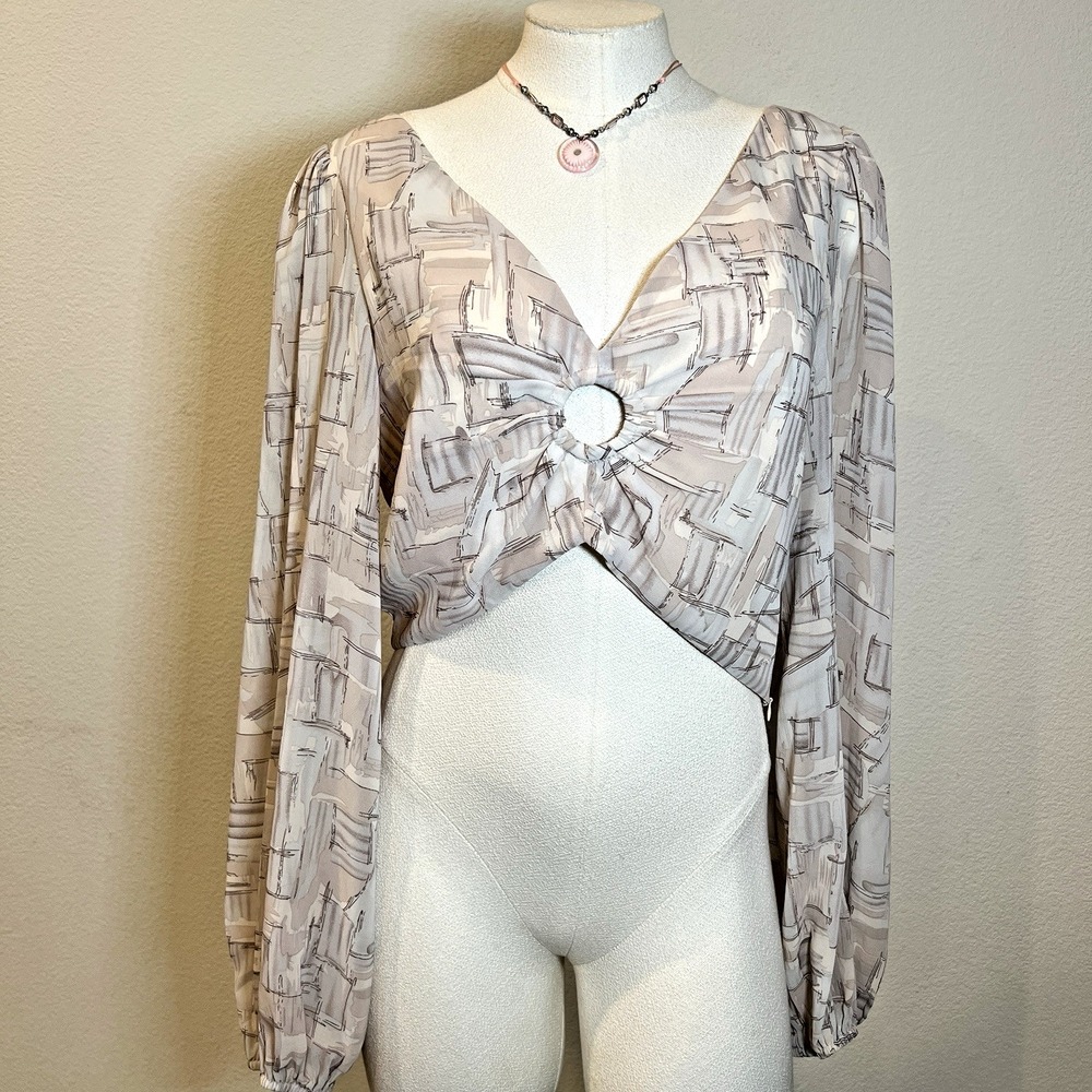 Le Lis Collection O-Ring Cutout Crop Top Neutral‎ Large Boho Going out
